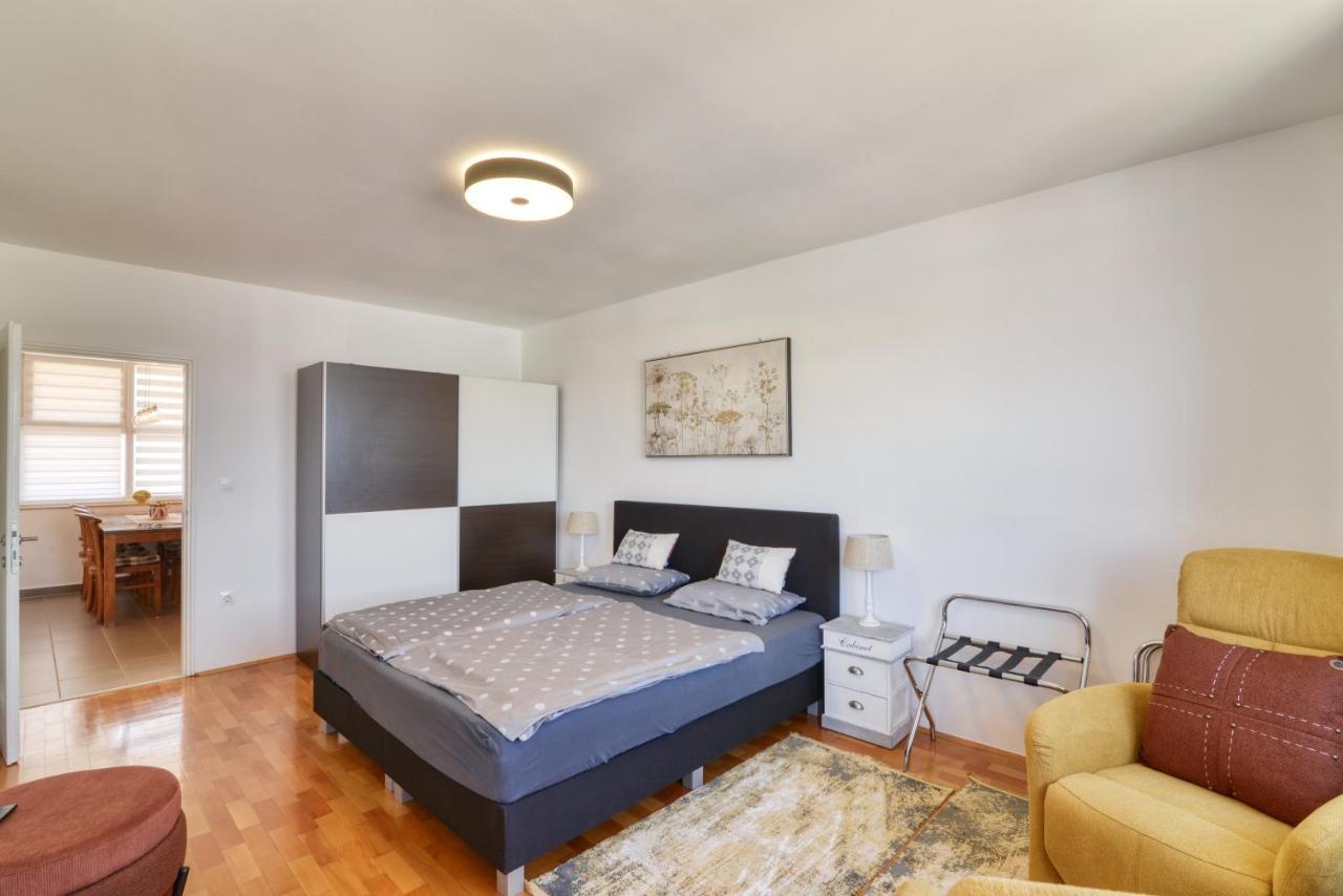 Studio Apartment Harbour Pula Exterior foto